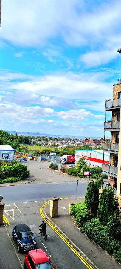 Elegant 2 Bedroom City Centre Apartment - Free Parking - Private Balcony EDI Eksteriør bilde