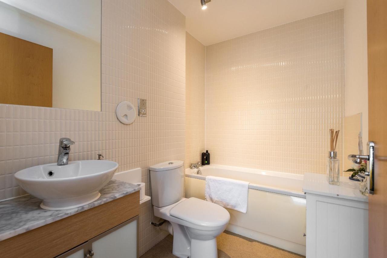 Elegant 2 Bedroom City Centre Apartment - Free Parking - Private Balcony EDI Eksteriør bilde